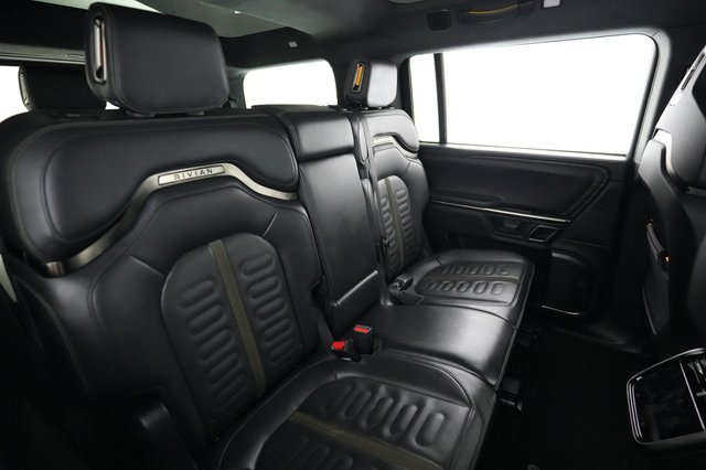 2024 Rivian R1S — photo 4 of 24