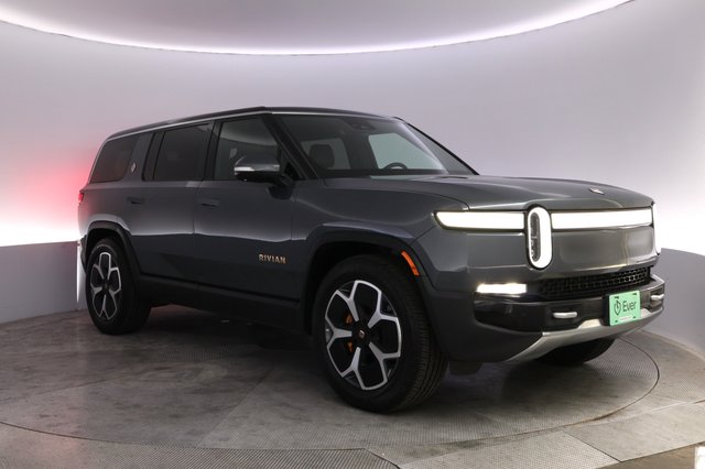 2024 Rivian R1S — photo 10 of 24
