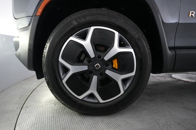 2024 Rivian R1S — photo 15 of 24