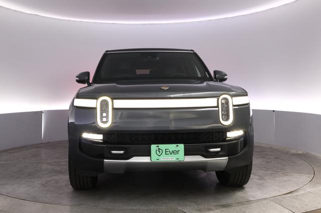 2024 Rivian R1S — photo 9 of 24