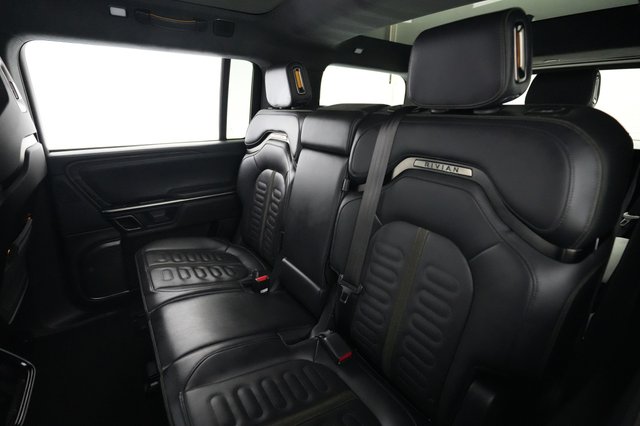 2024 Rivian R1S — photo 19 of 24