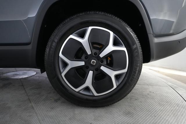 2024 Rivian R1S — photo 7 of 24