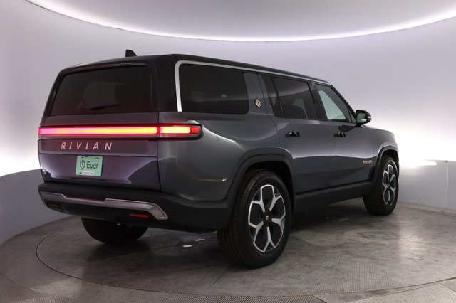 2024 Rivian R1S — photo 2 of 24