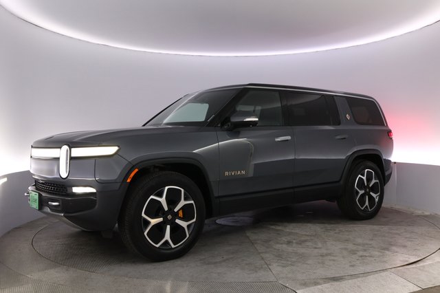 2024 Rivian R1S — photo 14 of 24