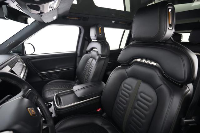 2024 Rivian R1S — photo 3 of 24