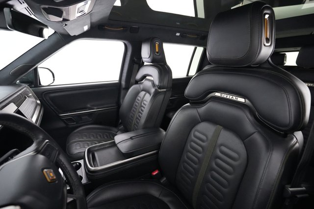 2024 Rivian R1S — photo 3 of 24