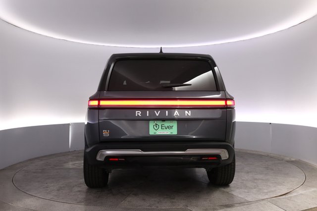 2024 Rivian R1S — photo 12 of 24