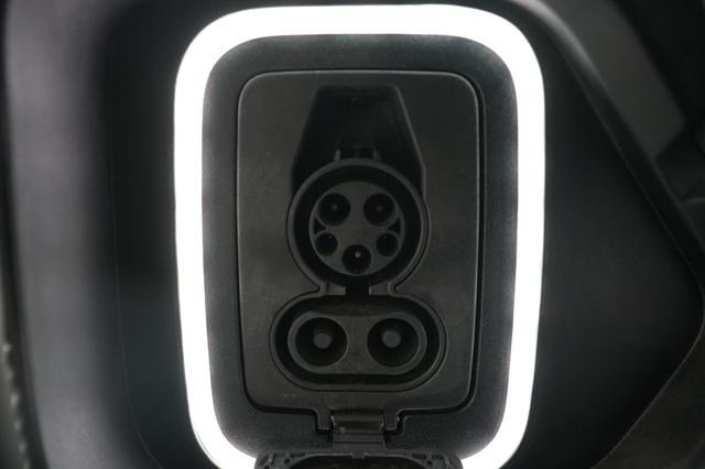 2023 Rivian R1S — photo 8 of 25