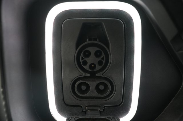 2023 Rivian R1S — photo 8 of 25