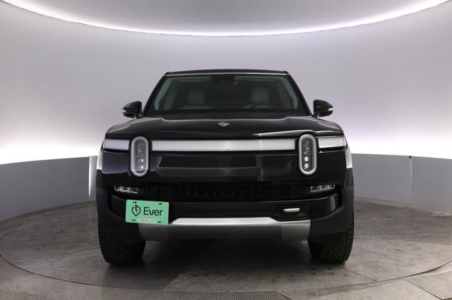2023 Rivian R1S — photo 9 of 25