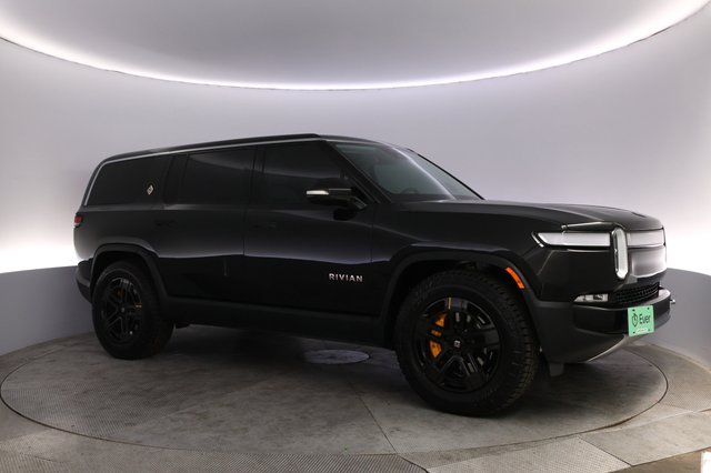 2023 Rivian R1S — photo 11 of 25
