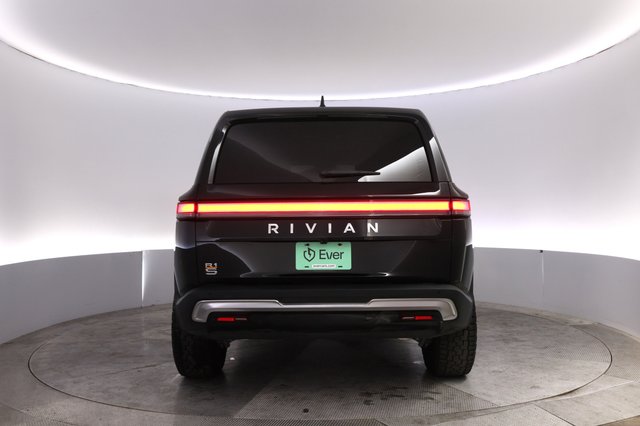 2023 Rivian R1S — photo 12 of 25