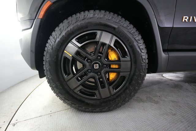 2023 Rivian R1S — photo 15 of 25