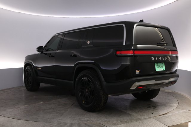 2023 Rivian R1S — photo 13 of 25