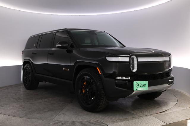 2023 Rivian R1S — photo 10 of 25