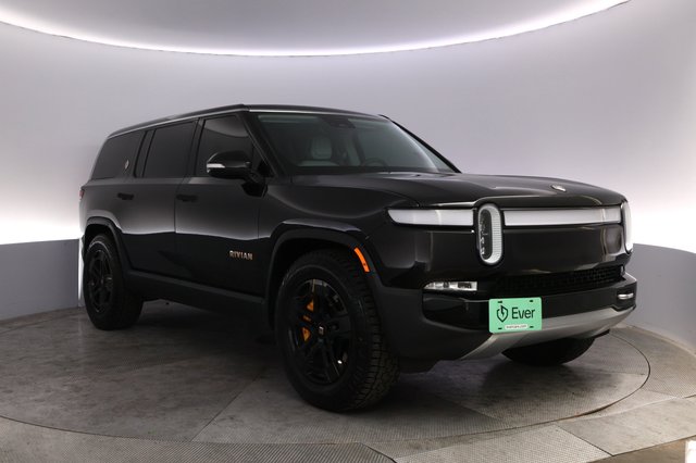 2023 Rivian R1S — photo 10 of 25