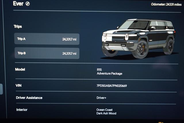 2023 Rivian R1S — photo 5 of 25