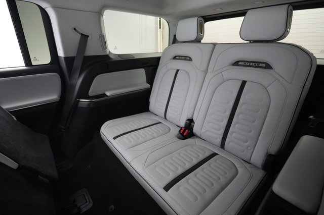 2023 Rivian R1S — photo 21 of 25