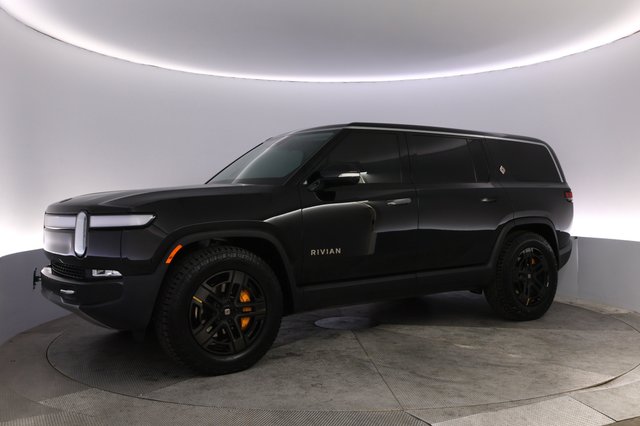 2023 Rivian R1S — photo 14 of 25