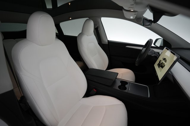 2023 Tesla Model Y — photo 18 of 21