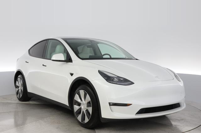 2023 Tesla Model Y — photo 10 of 21