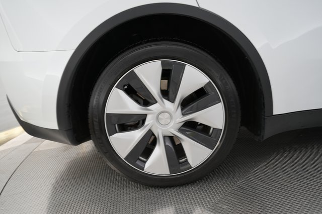 2023 Tesla Model Y — photo 7 of 21