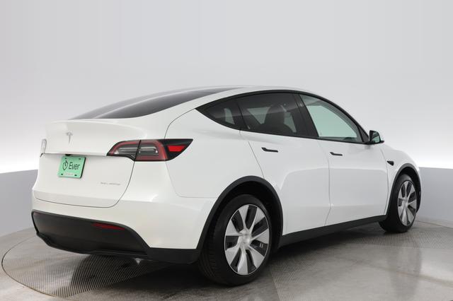 2023 Tesla Model Y — photo 2 of 21