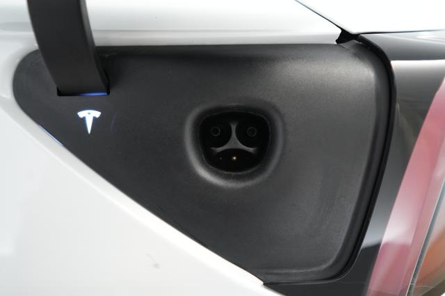 2021 Tesla Model 3 — photo 8 of 24