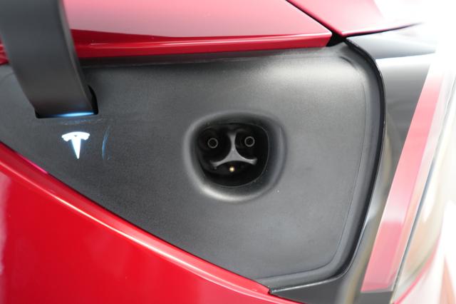 2023 Tesla Model 3 — photo 8 of 26