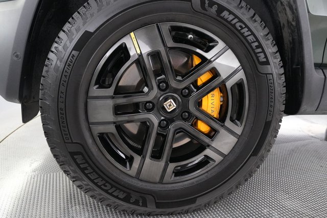 2023 Rivian R1S — photo 16 of 23