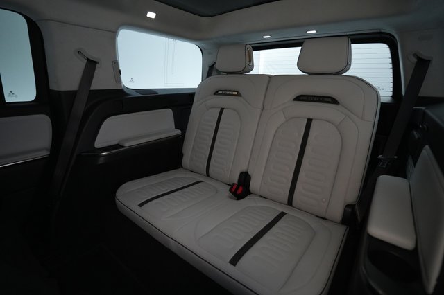 2023 Rivian R1S — photo 20 of 23