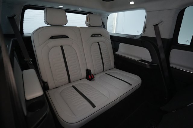 2023 Rivian R1S — photo 21 of 23