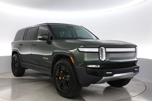 2023 Rivian R1S — photo 10 of 23