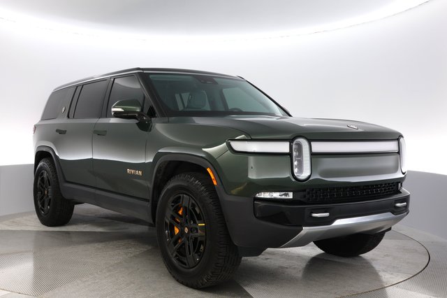 2023 Rivian R1S — photo 10 of 23
