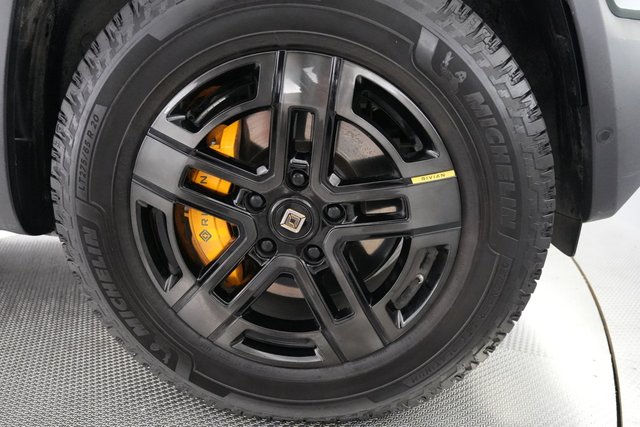 2023 Rivian R1S — photo 15 of 23