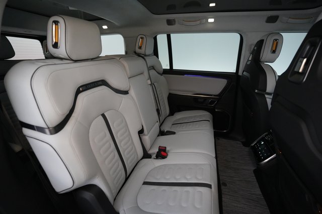 2023 Rivian R1S — photo 4 of 23