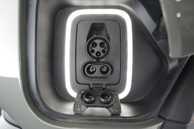 2022 Rivian R1T — photo 25 of 31