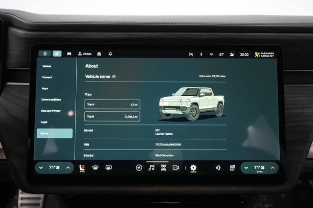 2022 Rivian R1T — photo 5 of 31