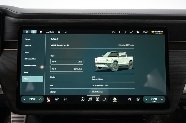 2022 Rivian R1T — photo 5 of 31