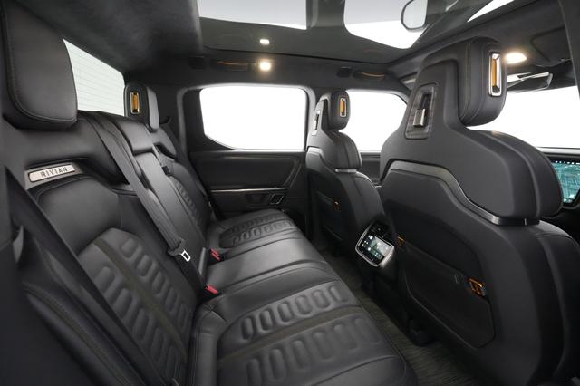 2022 Rivian R1T — photo 4 of 31