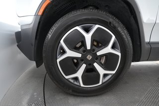 2024 Rivian R1T — photo 7 of 15