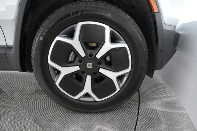 2024 Rivian R1T — photo 11 of 15