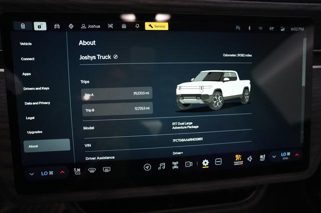 2024 Rivian R1T — photo 5 of 15