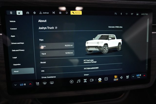 2024 Rivian R1T — photo 5 of 15