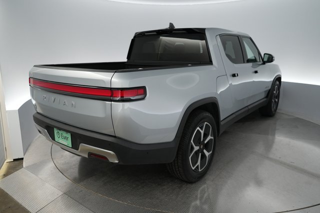 2024 Rivian R1T — photo 2 of 15