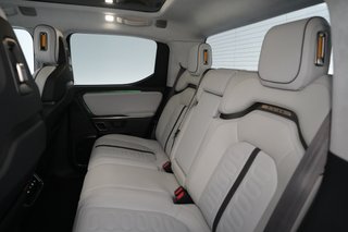 2024 Rivian R1T — photo 13 of 15