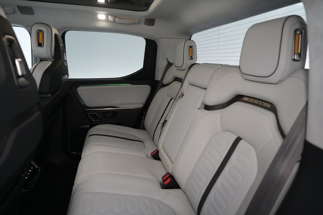 2024 Rivian R1T — photo 13 of 15