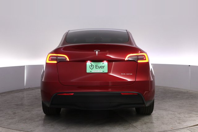 2024 Tesla Model Y — photo 12 of 22