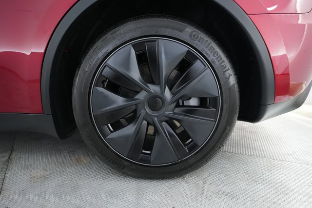 2024 Tesla Model Y — photo 7 of 22