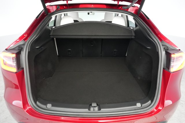 2024 Tesla Model Y — photo 6 of 22